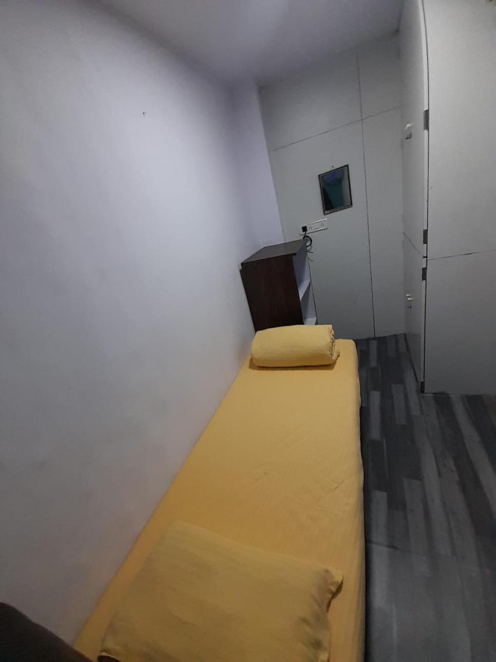 Sinhassan Dormitory Hostel Juhu Bombay Extérieur photo